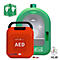 Roter AED-Defibrillator neben grüner Wandhalterung. Oben links ein Hinweis auf Defibrillation. Unten rechts HLW-Piktogramm.