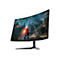 Gebogener Alienware-Monitor mit Spielgrafik von "Space Marine". Der Monitor steht auf einem weißen Ständer. Die Grafik zeigt eine zerstörte Stadt mit einem Space Marine.