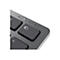 Nahaufnahme einer Tastatur. Schwarze Tasten mit weißen Symbolen. Grauer Hintergrund mit Symbolen.