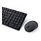Draufsicht auf eine schwarze Tastatur und Maus auf weißem Hintergrund. Die Tastatur ist flach, mit separaten Tasten und einer Enter-Taste. Die Maus ist oval und hat ein Scrollrad.