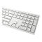 Ein weiÃŸes Keyboard aus der Vogelperspektive. Das Keyboard ist in verschiedene Tastenbereiche unterteilt, mit Buchstaben, Zahlen und Sondertasten.