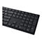 Nahaufnahme einer schwarzen Tastatur. Die Tasten sind beschriftet, mit Buchstaben, Zahlen und Sonderzeichen. Einzelne Tasten haben Funktionen wie „Backspace“ oder „Enter“.