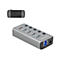 Grauer Delock USB-Hub mit fünf Anschlüssen, Schaltern und seitlichem USB-B-Anschluss.