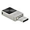 Silberner USB-C-Stick mit 16 GB Speicherkapazität und schwarzer, geriffelter Oberfläche vor weißem Hintergrund.