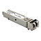 Metallfarbener SFP-Transceiver, mit Text und Barcode, vor weiÃŸem Hintergrund.