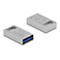 Zwei silberne Delock USB-Sticks mit 256 GB Speicher und Metallgehäuse vor weißem Hintergrund.