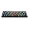 Schwarze mechanische Gaming-Tastatur mit bunter RGB-Beleuchtung vor weißem Hintergrund.