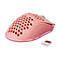 Souris de jeu rose clair avec motif en nid d'abeille et récepteur USB, accentuée par la lumière RVB. Logo : DELTACO GAMING.