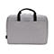 Hellgraue Laptoptasche mit Tragegriff. Auf der Fronttasche befindet sich ein Logo.