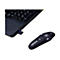 Un pointeur laser noir avec un ordinateur portable et un connecteur USB. Le pointeur laser a des boutons avec des symboles et l'inscription DICOTA.