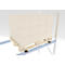 Pallets met dozen in een schap. De pallets staan op metalen rails.