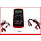 Digitalmultimeter mit rotem Gehäuse, schwarzen Knöpfen und Display. Messleitungen und Krokodilklemmen sind ebenfalls zu sehen.