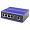 Ein blauer Ethernet-Switch mit vier Ports auf der Vorderseite und einem weiteren Port auf der rechten Seite. Das Gerät hat das Logo "DIGITUS".