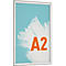 Een zilveren kliklijst met een turquoise poster met een wit penseelstreekeffect en de oranje tekst A2.