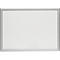 Rechteckiger, leerer Whiteboard-Rahmen mit silberfarbenem Aluminiumrahmen vor neutralem Hintergrund.