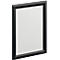 Zwarte posterlijst in portretformaat tegen een witte achtergrond.
