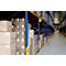 Magazijnrekken met pallets en goederen. Geel bord met "B1 01-24".