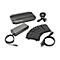Schwarzes USB-Ladegerät-Set mit Netzteil, Kabeln und Halterungen, isoliert vor weißem Hintergrund.