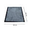 Felpudo gris con borde negro. Dimensiones: 600 mm x 850 mm.