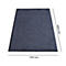 Donkerblauw tapijt, afmetingen 1150 x 1800 mm. Zwarte rand, gestructureerd oppervlak.