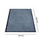 Blauw tapijt met zwarte rand. Afmetingen: 850 mm x 1500 mm. Het product wordt getoond tegen een witte achtergrond.