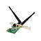 PCIe-WLAN-Karte mit zwei schwarzen, abgewinkelten Antennen vor weißem Hintergrund.