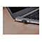Ein schwarzer EDIMAX USB-Dongle ist an einen Laptop angeschlossen.