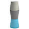 Tabouret en trois parties, coloré, avec une assise ronde blanche. Les parties centrales sont grises, beiges et bleu clair.