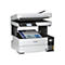 Weiß-schwarzer Epson EcoTank Multifunktionsdrucker mit Tintentanks vorne und bedrucktem Blatt im Ausgabefach.