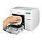 Person legt Papierrolle in einen weiÃŸen Drucker ein. Auf dem Drucker steht EPSON. Ein Display und KnÃ¶pfe sind sichtbar.