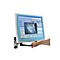 Monitor mit KnierÃ¶ntgenbild, von Hand gehalten.