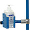 Een handontsmettingsdispenser met het label 'Sterillium Virugard' in een blauwe houder, gemonteerd op een blauwe buis.