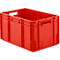 Eine leere, leuchtend rote Kunststoff-Transportbox mit Griffmulden, isoliert vor weißem Hintergrund.