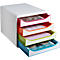 Plateau de classement empilable blanc avec tiroirs colorés : rose, orange, vert et bleu. Il y a des papiers dans les tiroirs.