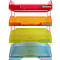 Veelkleurige brievenbak met vier niveaus, rood, oranje, geel en blauw, transparant plastic ontwerp.