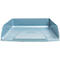 Lichtblauwe bak met opstaande randen, rechthoekige vorm. Een licht gebogen oppervlak is zichtbaar.