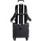 Zwarte trolley met rugzak op witte achtergrond. De trolley heeft een zilveren handgreep. De rugzak heeft schouderbanden.