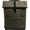 Olivgrüner Rucksack mit schwarzem Verschluss. Auf der Vordertasche befindet sich ein Logo.