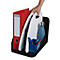 Porte-documents noir rempli d'un classeur rouge, d'un séparateur blanc, d'une bouteille et de stylos, tenu à la main.
