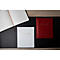 Drie notitieboekjes op een donker oppervlak: wit, rood en open met lege pagina's. Gouden letters: 'Livre d'Or'.