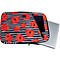 Housse d'ordinateur portable noire avec des coquelicots rouges sur des rayures blanches et noires. Un coin contient une tablette, l'autre un ordinateur portable.