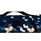 Détail d'un sac avec motif floral bleu, blanc et violet. Poignée et fermeture éclair noires.