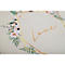 Gros plan d'une toile beige avec des illustrations florales et le mot "Love" en or.