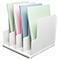 Weißer Aktenhalter mit farbigen Ordnern. Grün, Rosa, Blau und Grün stehen im Fach.
