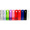 Une rangée de supports en plastique rectangulaires colorés avec un trou de poignée. Différentes couleurs : gris, bleu, vert, violet, rose, rouge, bleu, noir, blanc.