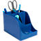 Organisateur de bureau bleu avec ciseaux, stylos et trombones.