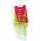 Porte-brochures mural multicolore, en plastique, avec des compartiments transparents, roses, jaunes et verts.