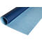 Blau-hellblau gerollte Yogamatte, Logo rechts unten.