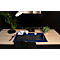 Schreibtisch mit Monitor, Tastatur, Maus, Kaffeetasse, Notizblock und Pflanze.