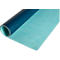 Gerolltes Yogamatte aus blauem Material, zweifarbig. Logo unten rechts.